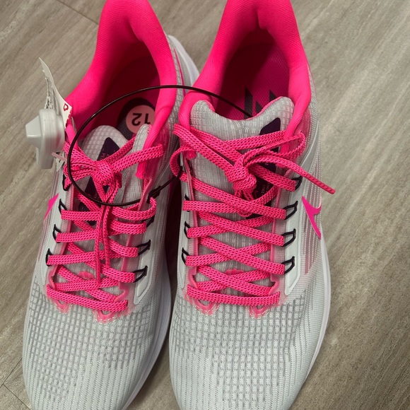 Nike Women's White and Pink Athletic Shoes - Picture 1 of 8